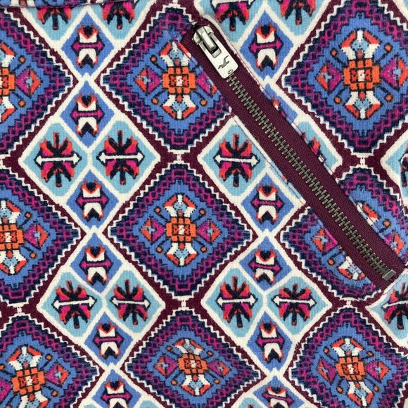 Hollister Aztec Pattern Stretch Shorts with Faux Zipper Pockets - Picture 3 of 7